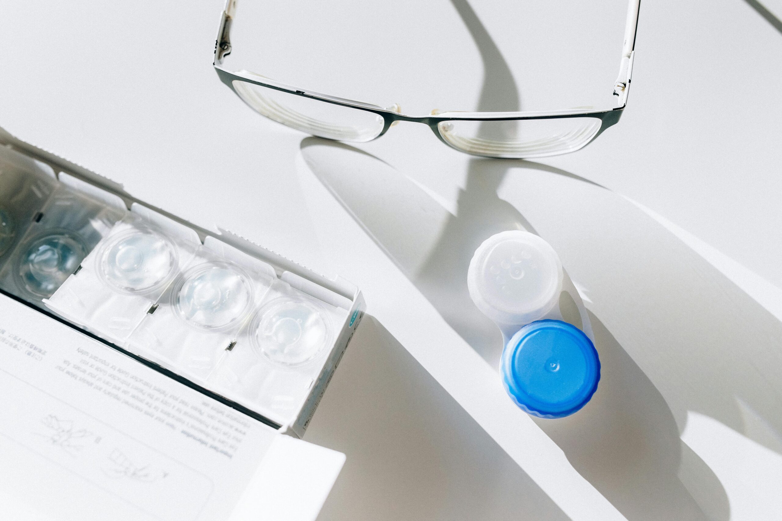 Contact lens complications article