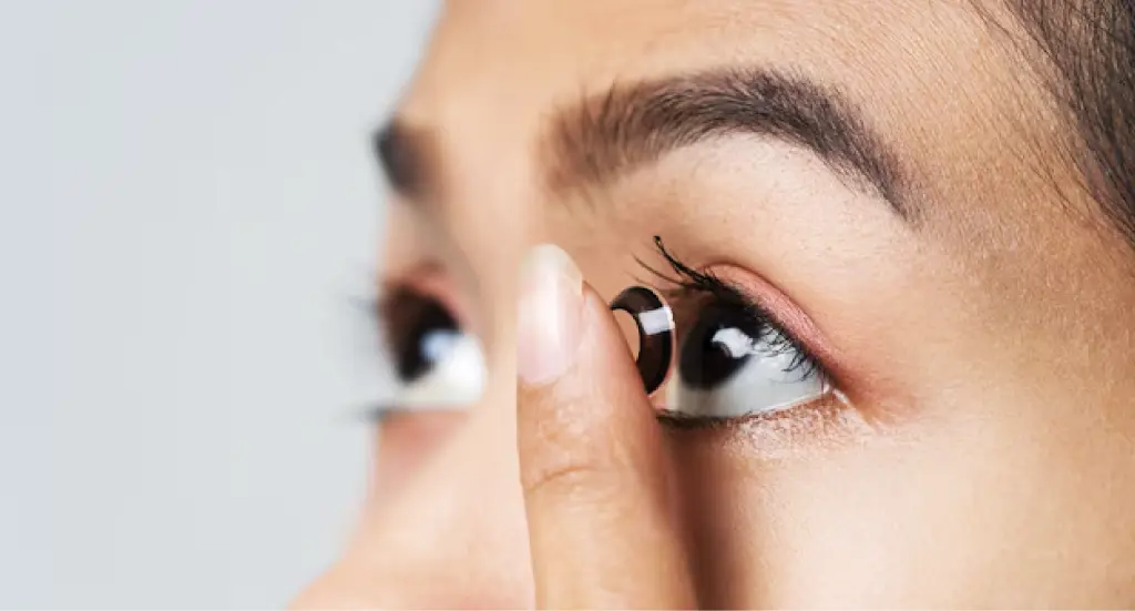 Contact lens consultation at OptiSaver