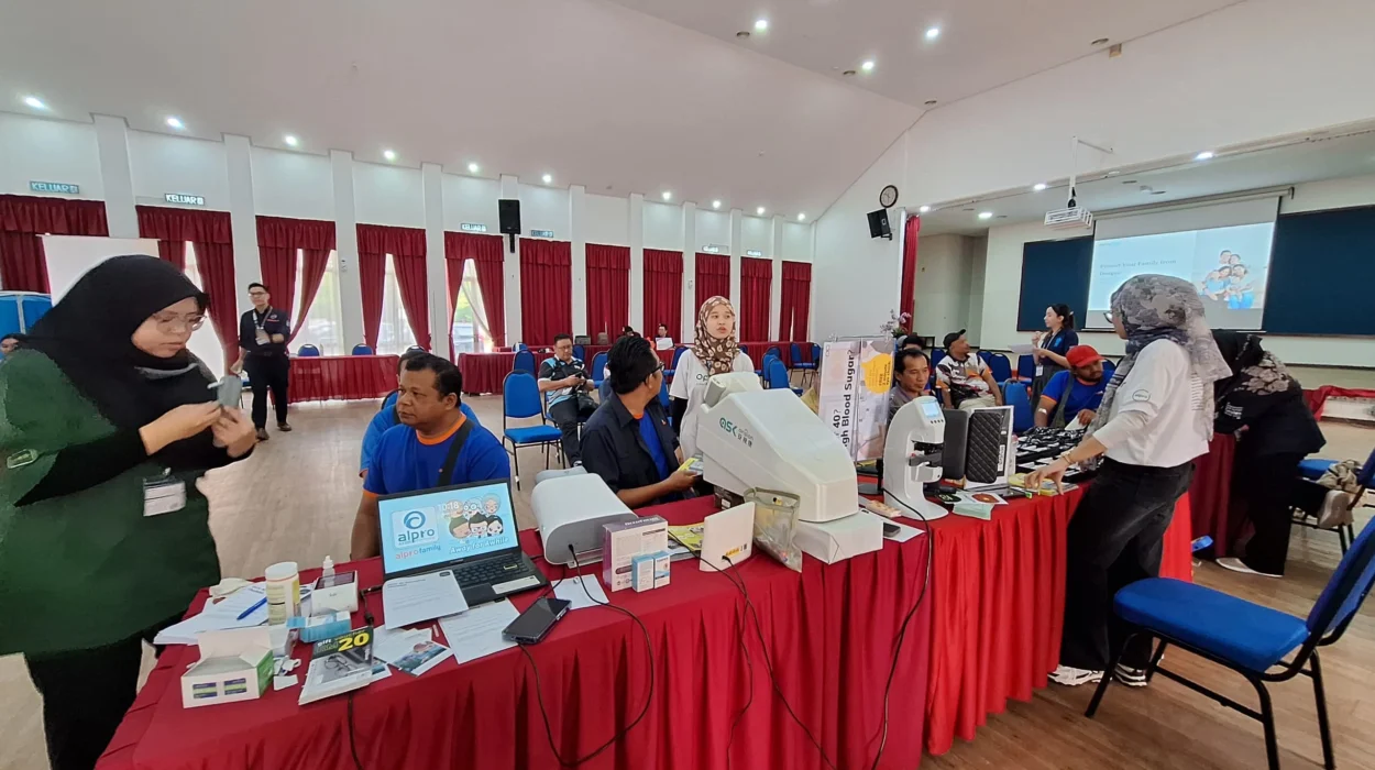Wide-angle view of OptiSaver’s eye health awareness booth at SAINS Health Screening Event in Malaysia.