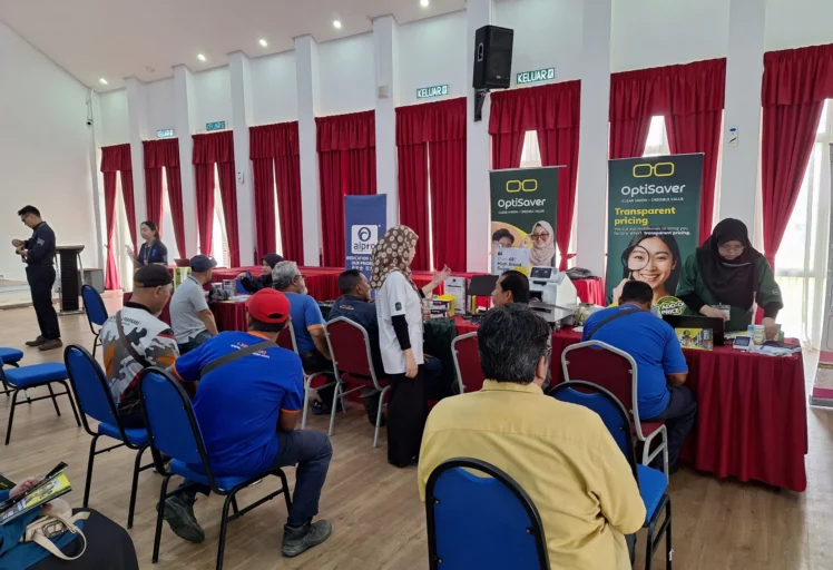 SAINS participants queuing for free eye screening at OptiSaver CSR health event.